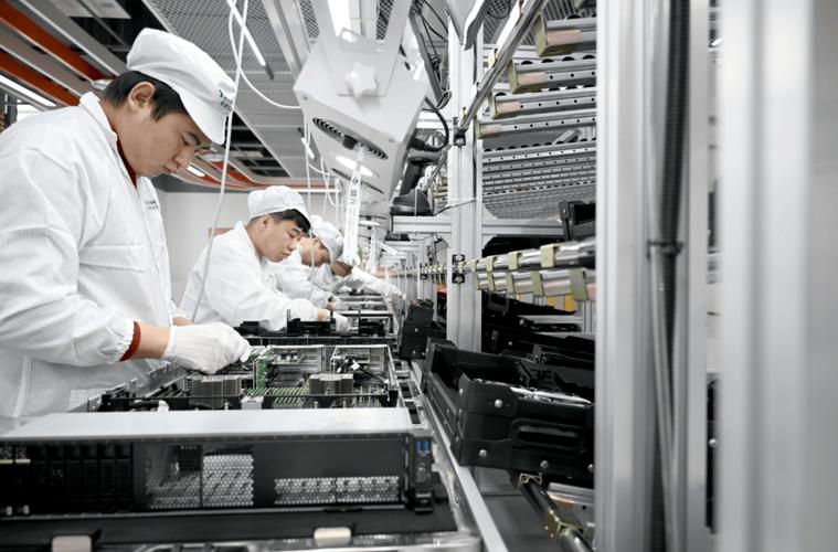 首台"重庆造"国产服务器在科学城下线